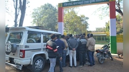 सोयाबीन का स्लॉट बुक न होने से किसानों का फूटा गुस्सा, डीडीए ऑफिस में जड़ा ताला
