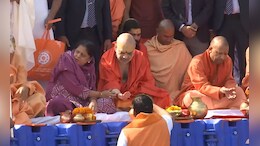 महाकुंभ 2025: केंद्रीय गृह मंत्री अमित शाह ने संगम में साधु-संतों संग लगाई डुबकी