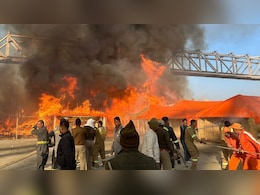 Kumbh Mela Fire: सिलेंडर विस्फोट से कुंभ मेले में लगी भीषण आग, मची अफरा-तफरी; यूपी के CM योगी मौके पर पहुंचे Kumbh Mela Fire: सिलेंडर विस्फोट से कुंभ मेले में लगी भीषण आग, मची अफरा-तफरी; यूपी के CM योगी मौके पर पहुंचे