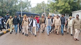 गिरफ्तारी से डरे कांग्रेस के 15 कार्यकर्ताओं ने सीधे कोर्ट पहुंचकर किया सरेंडर, पूर्व मंत्री सहित कुल 42 लोगों पर है आरोप