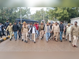 गिरफ्तारी से डरे कांग्रेस के 15 कार्यकर्ताओं ने सीधे कोर्ट पहुंचकर किया सरेंडर, पूर्व मंत्री सहित कुल 42 लोगों पर है आरोप गिरफ्तारी से डरे कांग्रेस के 15 कार्यकर्ताओं ने सीधे कोर्ट पहुंचकर किया सरेंडर, पूर्व मंत्री सहित कुल 42 लोगों पर है आरोप