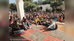 Teacher Protest in Chhattisgarh: सुप्रीम कोर्ट के फैसले से छत्तीसगढ़ के 2 हजार 897 सहायक शिक्षकों की नौकरी पर संकट, क्या आंदोलन से निकलेगी राह