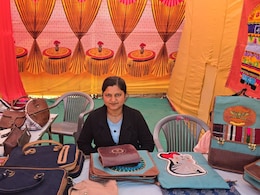 Rajasthan: हाट मेले में स्टॉल लगाकर खड़ी थीं टीना डाबी, चौंक गए शासन सचिव; छूटी हंसी  Rajasthan: हाट मेले में स्टॉल लगाकर खड़ी थीं टीना डाबी, चौंक गए शासन सचिव; छूटी हंसी