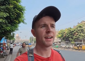 Rs 100 For Single Banana? UK Vlogger's Reaction To Indian Street Vendor Is Viral Rs 100 For Single Banana? UK Vlogger's Reaction To Indian Street Vendor Is Viral