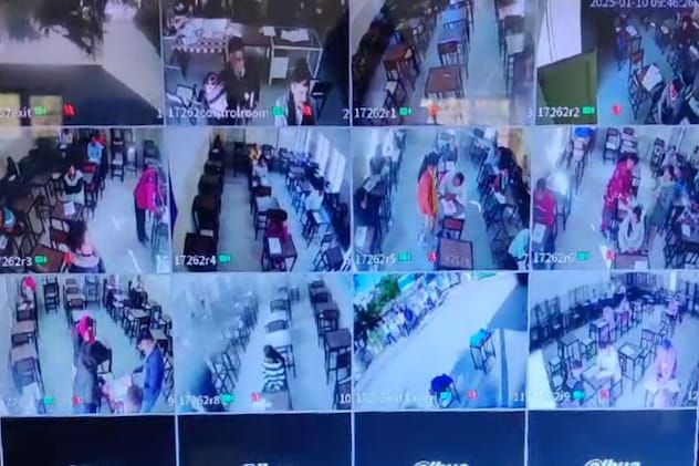 सेंटर की CCTV से निगरानी करते हुए सेंटर की CCTV से निगरानी करते हुए