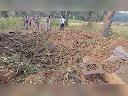 जरा ध्यान दें CM साहब! 16 सालों में नक्सली हमलों में 300 जवान-आम नागरिकों की हुई मौत जरा ध्यान दें CM साहब! 16 सालों में नक्सली हमलों में 300 जवान-आम नागरिकों की हुई मौत