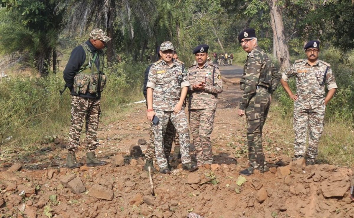 Maoist Killed Villagers: पुलिस का मुखबिर होने का था शक, देर रात माओवादियों ने दो ग्रामीणों की गला रेंतकर कर दी हत्या