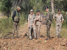 Maoist Killed Villagers: पुलिस का मुखबिर होने का था शक, देर रात माओवादियों ने दो ग्रामीणों की गला रेंतकर कर दी हत्या Maoist Killed Villagers: पुलिस का मुखबिर होने का था शक, देर रात माओवादियों ने दो ग्रामीणों की गला रेंतकर कर दी हत्या