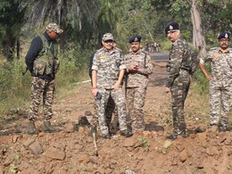 Naxal Attack: माओवादियों ने लगाया था प्रेशर बम, अचानक फटा तो चपेट में आ गई ग्रामीण महिला