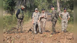 Bijapur Naxal attack: बीजापुर पहुंचे CRPF के डीजी, डीजीपी और वरिष्ठ अधिकारियों के साथ लिया घटनास्थल का जायजा