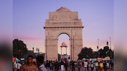 Earthquake In Delhi: दिल्ली-एनसीआर में महसूस हुए भूकंप के झटके, घर-दफ्तर से बाहर निकले लोग