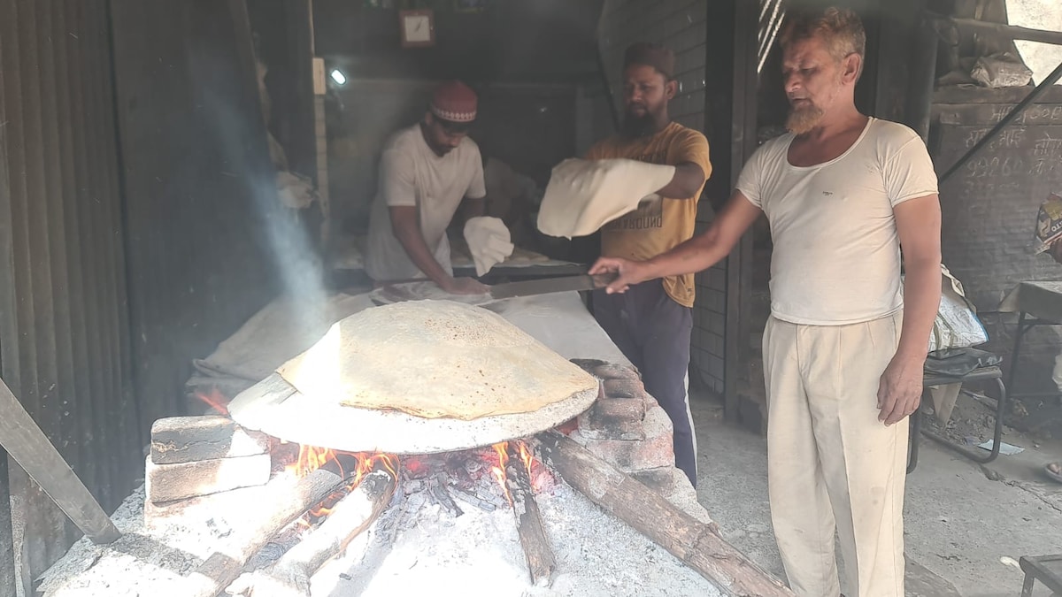 Rustum Roti Wala Rumali Roti : हर किसी को रहती है यहां इस मशहूर रोटी की चाव, महाराष्ट्र ...