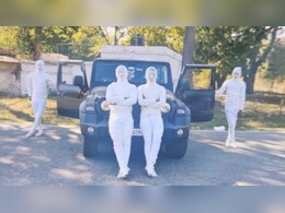 Rajasthan: पूरे शरीर पर बंधी पट्टियां, हाथ में 'बंदूक'... अजमेर में युवकों को थार जीप पर बैठ रीलबाजी पड़ा भारी