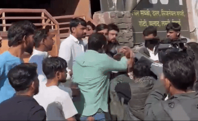 Rajasthan: राजस्थान के सीकर में 'कर्फ्यू' जैसे हालात, दुकान खोलने निकले व्यापारी को लोगों ने पीटा; दूर खड़ी देखती रही पुलिस
