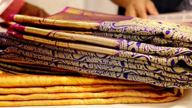 Top 12 Amazon Bazaar Deals On Sarees Under 400