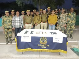 गणतंत्र दिवस से पहले भारत-पाक बॉर्डर पर पकड़ा गया हथियारों का जखीरा, अलर्ट जारी  गणतंत्र दिवस से पहले भारत-पाक बॉर्डर पर पकड़ा गया हथियारों का जखीरा, अलर्ट जारी