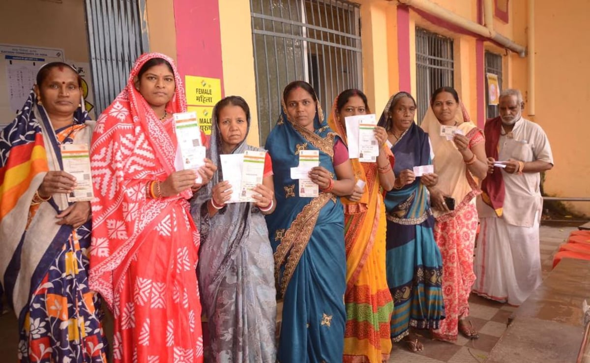 Shashi Tharoor Welcomes Trump's Recognition Of India's Voter ID System Shashi Tharoor Welcomes Trump's Recognition Of India's Voter ID System