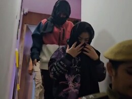 Rajasthan:  स्पा सेंटर पर पुलिस की रेड, थाईलैंड की दो लड़कियां और एक युवक मिला Rajasthan:  स्पा सेंटर पर पुलिस की रेड, थाईलैंड की दो लड़कियां और एक युवक मिला