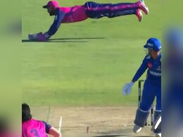 दिनेश कार्तिक ने हवा में छलांग लेते हुए पकड़ा सांस रोक देने वाला कैच, VIDEO दिनेश कार्तिक ने हवा में छलांग लेते हुए पकड़ा सांस रोक देने वाला कैच, VIDEO