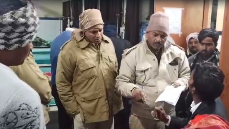 बारात में डांस करने से रोका तो चल गए लात-घूंसे, दूल्हे के मामा पर फेंक दिया पटाखा; मची अफरा-तफरी