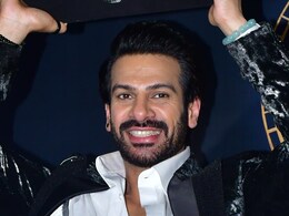 बिग बॉस 18 ट्रॉफी जीतने पर करणवीर मेहरा पर जिस एक्स कंटेस्टेंट का बरसा था गुस्सा, अब एक्टर का गला पकड़ते हुए उन्हीं की फोटो वायरल बिग बॉस 18 ट्रॉफी जीतने पर करणवीर मेहरा पर जिस एक्स कंटेस्टेंट का बरसा था गुस्सा, अब एक्टर का गला पकड़ते हुए उन्हीं की फोटो वायरल