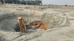 जैसलमेर ट्यूबवेल हादसाः 'पाताललोक' से आए पानी ने 14 इंच के छेद को 35 फीट चौड़े गड्ढे में किया तब्दील, DM ने बताया आगे का प्लान