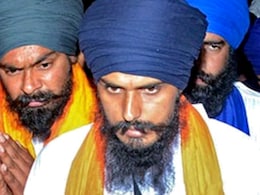 अमृतपाल के साथियों को असम से लाया गया पंजाब, कोर्ट ने चार दिन के रिमांड पर भेजा अमृतपाल के साथियों को असम से लाया गया पंजाब, कोर्ट ने चार दिन के रिमांड पर भेजा