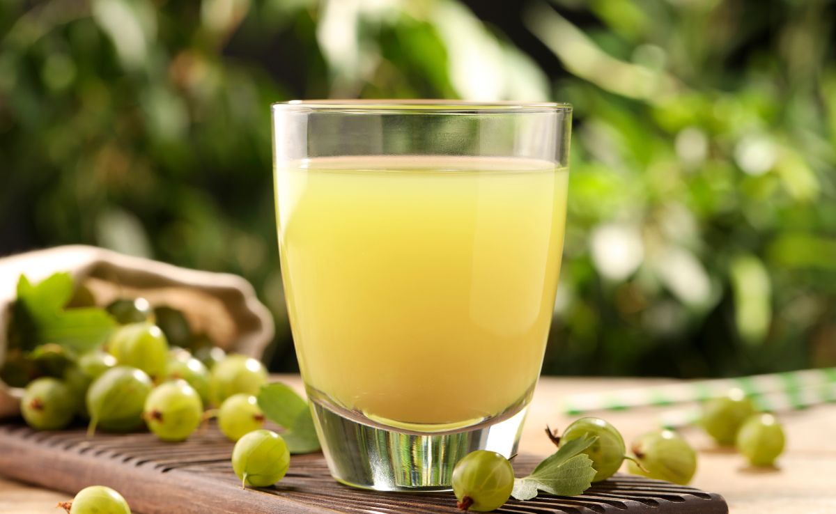 Amla juice can be consumed on an empty stomach but the timing and dose matter