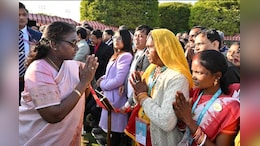 CG News : बैगा परिवार के सदस्यों का दिल्ली में बढ़ा मान,&nbsp;राष्ट्रपति द्रौपदी मुर्मू ने किया&nbsp;अभिवादन