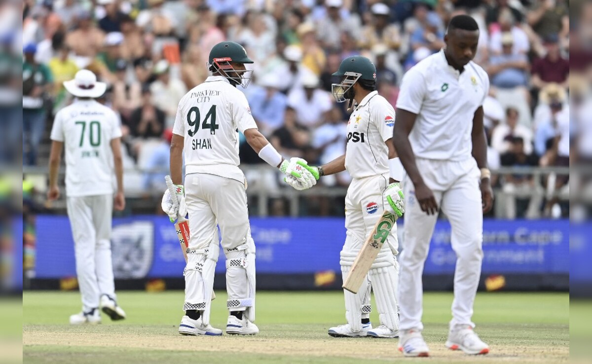 पहले विकेट के लिए 205 रनों साझेदारी के दौरान बाबर आजम और शान मसूद (फोटो: एएफपी) 