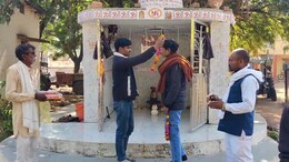 Love Marriage: फरार युवक-युवती ने थाने में रचाई शादी, पुलिस बनी गवाह, परिवार ने कहा- अब मेरा कोई रिश्ता नहीं...