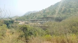 Rajasthan: अरावली की पहाड़ियों को छलनी कर रहे रसूखदार, किसान की बेशकीमती जमीन भी हड़पी