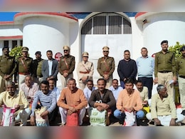 गणतंत्र दिवस के मौके पर MP सरकार ने उम्रकैद की सजा काट रहे 13 बंदियो को किया रिहा, दिया ये खास तोहफा गणतंत्र दिवस के मौके पर MP सरकार ने उम्रकैद की सजा काट रहे 13 बंदियो को किया रिहा, दिया ये खास तोहफा