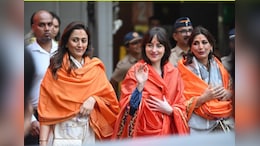 Dakota Johnson Visits Siddhivinayak Temple With Sonali Bendre