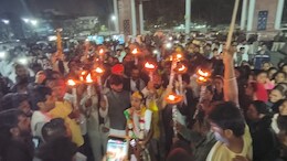 MP: पीथमपुर में भोपाल के जहरीले कचरे के विरोध में निकला मशाल जुलूस, लोगों ने फिर दी चेतावनी&nbsp;