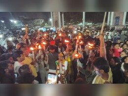 MP: पीथमपुर में भोपाल के जहरीले कचरे के विरोध में निकला मशाल जुलूस, लोगों ने फिर दी चेतावनी  MP: पीथमपुर में भोपाल के जहरीले कचरे के विरोध में निकला मशाल जुलूस, लोगों ने फिर दी चेतावनी