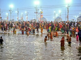 संगम की रेती पर श्रद्धालुओं का रेला, पहले शाही स्नान से पहले महाकुंभ का रंग देखिए संगम की रेती पर श्रद्धालुओं का रेला, पहले शाही स्नान से पहले महाकुंभ का रंग देखिए