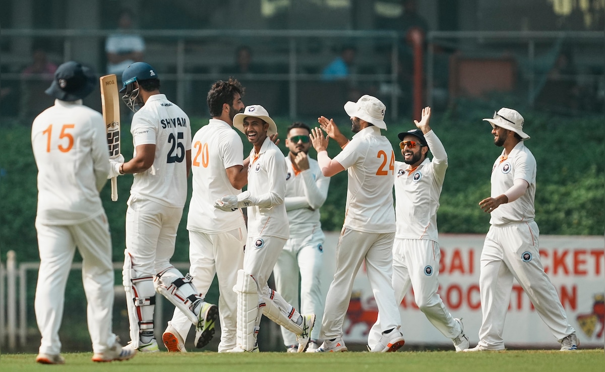 Mumbai batsmen surrendered to Jammu and Kashmir bowlers (Photo Credit: PTI)