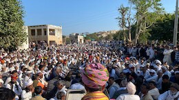 भरतपुर में खनन के लिए ब्लास्टिंग से मकानों में आईं दरारें, सांसद संजना जाटव की मौजूदगी में महापंचायत का बड़ा फैसला