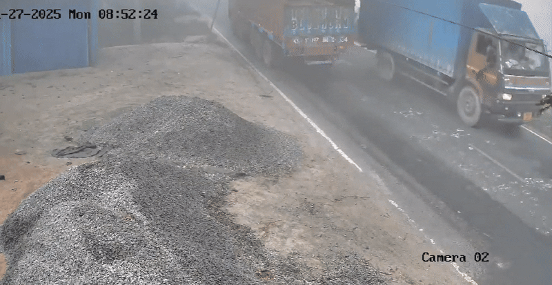 VIDEO : हाइवे पर ट्रक से टकराकर टूटी डाल, चपेट में आने से स्कूल जा रही शिक्षिका की मौत, साथी की हालत गंभीर VIDEO : हाइवे पर ट्रक से टकराकर टूटी डाल, चपेट में आने से स्कूल जा रही शिक्षिका की मौत, साथी की हालत गंभीर