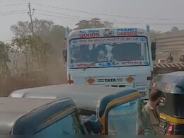 Video: Drunk Truck Driver Rams Vehicles, People Throw Stones To Stop Him In Maharashtra Video: Drunk Truck Driver Rams Vehicles, People Throw Stones To Stop Him In Maharashtra