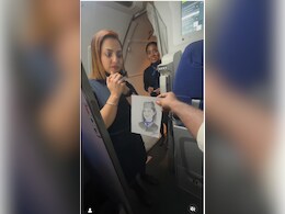 Viral Video: Artist Makes Surprise Portrait Of Flight Attendant Mid-Air. Watch Her Reaction Viral Video: Artist Makes Surprise Portrait Of Flight Attendant Mid-Air. Watch Her Reaction