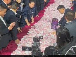 15 मिनट, सामने 70 करोड़, जितने गिन सको उतने ले जाओ: कंपनी ने ऐसे दिया बोनस 15 मिनट, सामने 70 करोड़, जितने गिन सको उतने ले जाओ: कंपनी ने ऐसे दिया बोनस