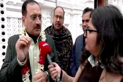Delhi BJP Chief Visits Temple After AAP's Launch Of Scheme For Priests Delhi BJP Chief Visits Temple After AAP's Launch Of Scheme For Priests
