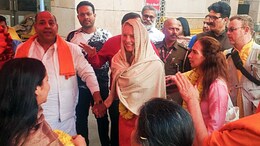 Mahakumbh 2025: महाकुंभ में 'कमला' बनकर रहेंगी Apple के सह-संस्थापक की पत्नी लॉरेन पॉवेल, करेंगी कल्&zwj;पवास