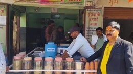 Nathdwara: कांग्रेस नेता ने पोते के पैदा होने की खुशी में शहर में बंटवा दी भांग, ठेके के बाहर लग गई लाइन