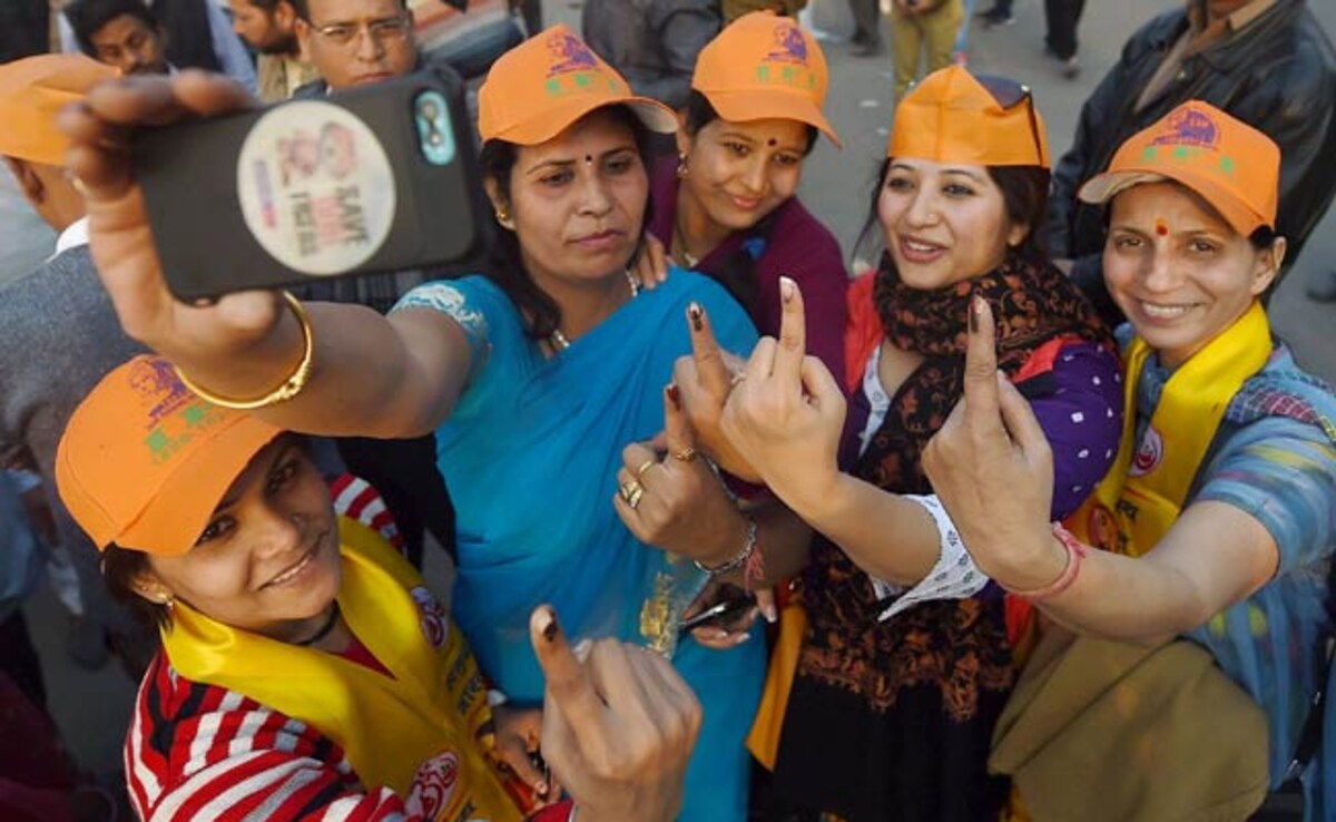 AAP, BJP, Congress Offer Cash Transfers, Chase ‘Women Power’ In Delhi Poll