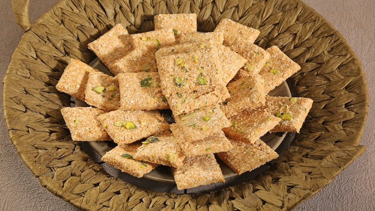 गजक खाने के बड़े फायदे, सर्दियां आने वाली हैं जरूर करें सेवन
