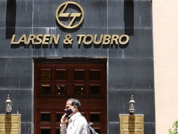 Larsen And Toubro: 90 तास काम करा सल्ला देणाऱ्या चेअरमनच्या कंपनीला 70 हजार कोटींचा झटका Larsen And Toubro: 90 तास काम करा सल्ला देणाऱ्या चेअरमनच्या कंपनीला 70 हजार कोटींचा झटका