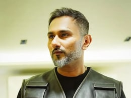 40 दिन बाद इस शानदार अंदाज में घर लौटे हनी सिंह, स्टाइल और लग्जरी ही नहीं नेटवर्थ भी कर देगी हैरान 40 दिन बाद इस शानदार अंदाज में घर लौटे हनी सिंह, स्टाइल और लग्जरी ही नहीं नेटवर्थ भी कर देगी हैरान